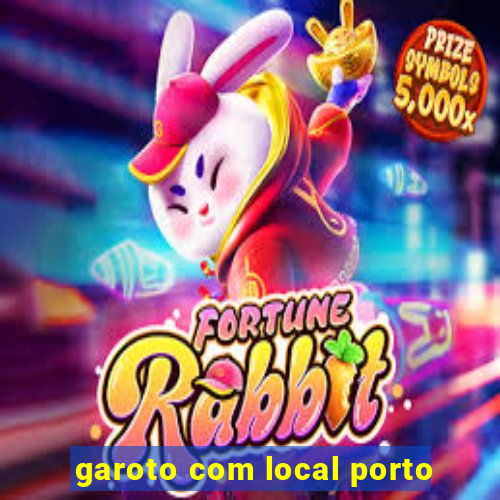 garoto com local porto